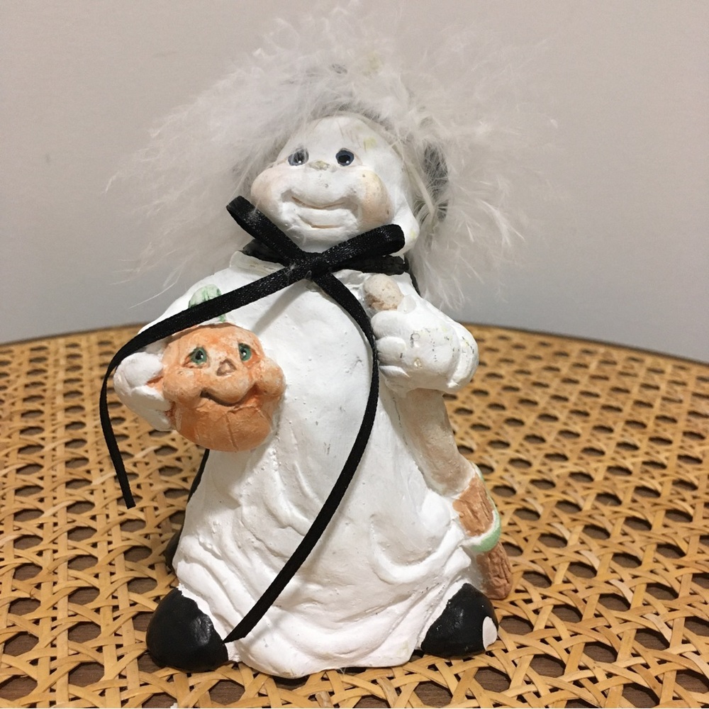 1994 Kristin Cast Art Halloween Witch Figurine Pumpkin Broom